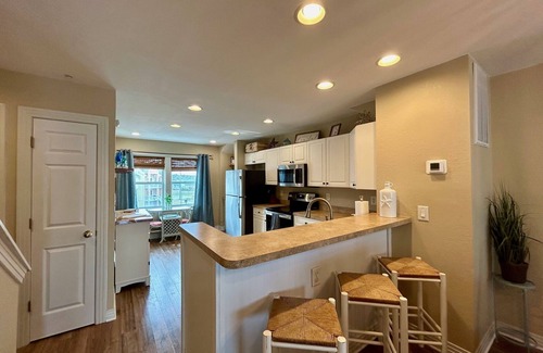 Bermuda Bay Condo | Break Time 3 BR, 3.5 Bath, Mini-Waterpark, Pool, Gym, Linens Provided Sleeps 7
