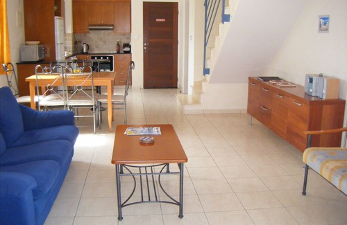 Universal Villa | Breakfast on the terrace next to the gorgeous pool, walkable to sandy beaches