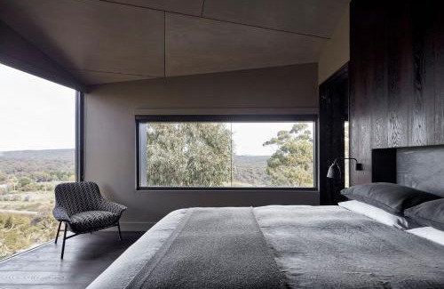 Elevated Plains House | Breakneck Gorge Oikos