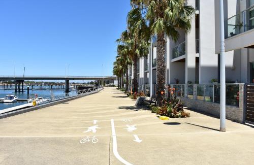 New Port Apartment | Breakwater Apartment