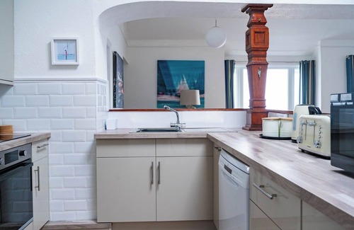 Ventnor Apartment | Breathtaking 180° Ocean Views
