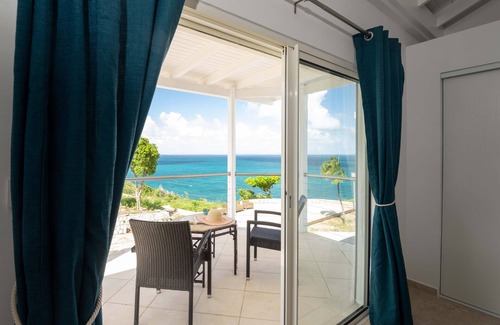 Les Terres Basses House | Breathtaking 180° views on the Caribbean sea. Cliff side & Private beach access