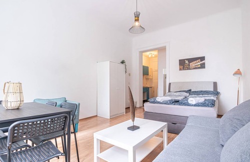 Meidling Apartment | Breathtaking 2BR Apt Modern Design/Near Schönbrunn