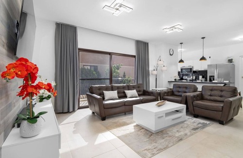 Gold Coast Condo | Breathtaking 3BR Luxury Condo at Calypso by Bocobay