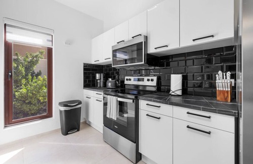 Gold Coast Condo | Breathtaking 3BR Luxury Condo at Calypso by Bocobay