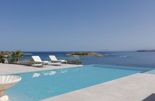 Marathi Villa | Breathtaking Aeon Villa on the beach- 6BD 6BA 14PL