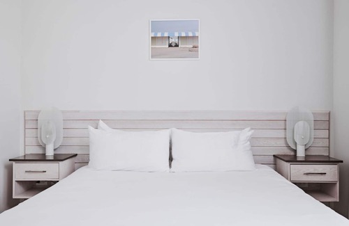 Long Branch Hotel | Breathtaking Beach Close from Your Door Steps | Suite w/Living area