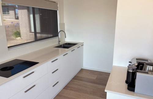 Eden Villa | Breathtaking Clifftop Ocean Views in Eden - Unit 12 Bob and Zita’s escape