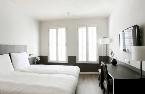 Municipality of Huizen House | Breathtaking Harbor Experience | 2 Units Close to Goois & Naarderbos Escape