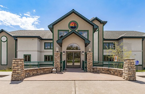 Two Harbors House | Breathtaking Lake Views | Studio, 2 Queen | Pools