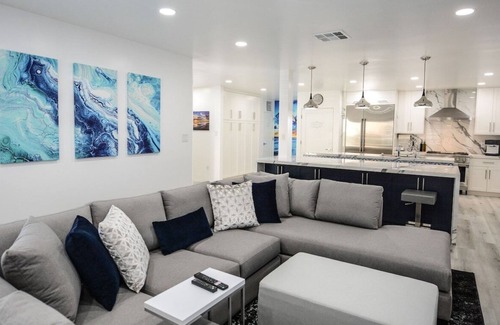 South Redondo House | Breathtaking Luxury Beach House w/Gym, Sauna, BBQ Grill, & Only Steps from Sand