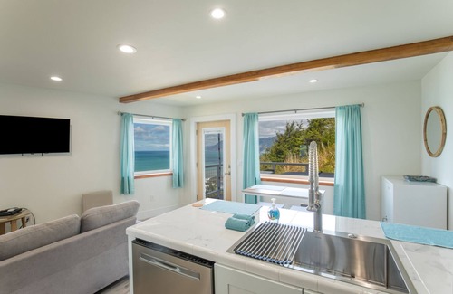 Shelter Cove Condo | Breathtaking Oceanview! by OceanviewHotTubs Tesla Charging Shelter Cove, CA