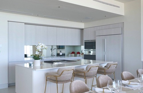 Herreras Apartment | Breathtaking PH | 4 Bedroom Duplex w. Pool