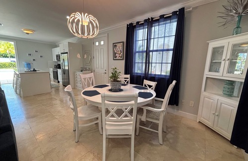Palm Cay Condo | Breathtaking Pool Front 3-Bedroom Condo, Just 8-Min Walk to Pristine Beach!