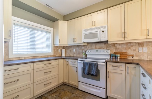 Mono Villa | Breathtaking Rosemont Villa Near Earl Rowe Provincial Park