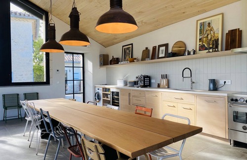 Montagudet Apartment | Breathtaking spacious studio with double height floor to ceiling windows.