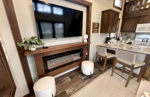 Tracy City House | Breathtaking Tiny House Settled Between Trees in Tracy City, Tennessee