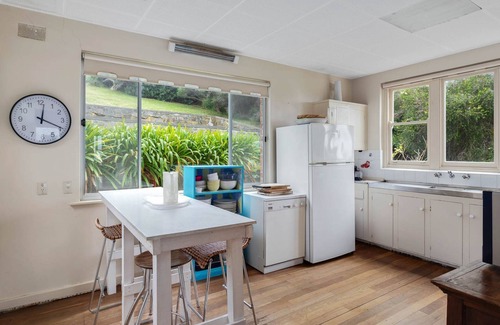 Encounter Bay House | Breathtaking Views of Encounter Bay Pet Friendly