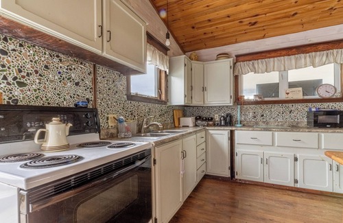 Eastern Kings Cottage | Breathtaking Views, Absolute Privacy, Modern&Cozy! 5mins to PEI's 2 BEST Beaches