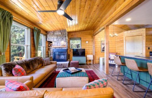Highland Pines House | Breathtaking Views Elevated Comfort Pets Welcome