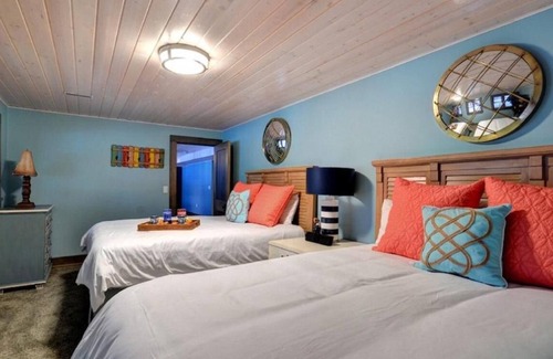 Eagle Lake Cottage | Breathtaking views of lakefront!