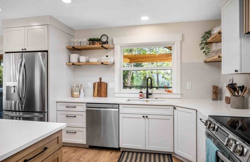 Dundee House | Breathtaking Wine Country Home w/Incredible Dundee Hills Vineyard Views, Covered Deck w/Hot Tub