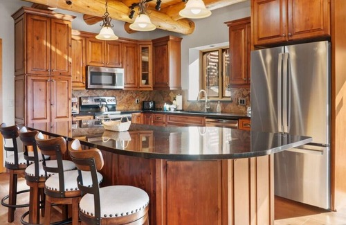 Baldy Mountain House | Breck Ski Haven: 4BR w/Stunning Views & Hot Tub!