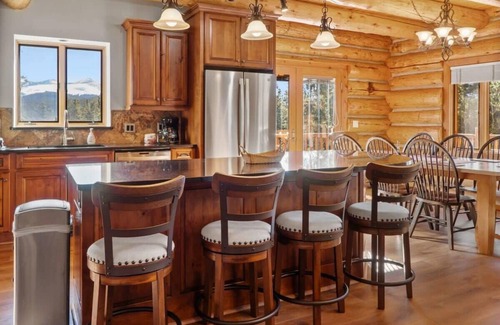 Baldy Mountain House | Breck Ski Haven: 4BR w/Stunning Views & Hot Tub!