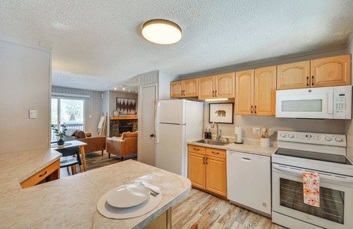 Blue River Condo | Breckenridge Area Condo w/Mountain Views