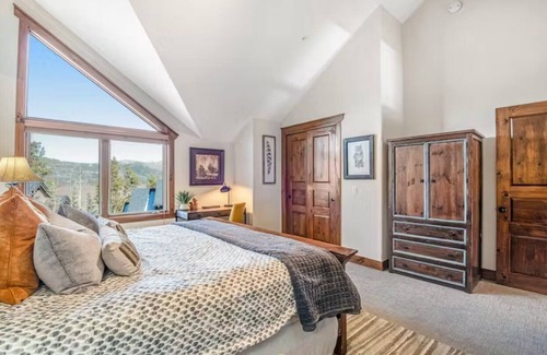 Four O'Clock House | Breckenridge CO | Saddlewood Bluff Court | 3 Bedroom