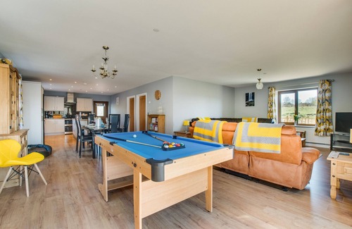 Coelbren House | Breconview Lodge - Three Bedroom House, Sleeps 8