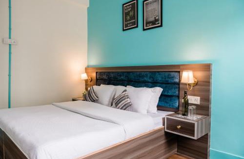 The Mall Road Apartment | Breeze 2BHK By Wabi Sabi Stays Mall Road 5 Mins Walk