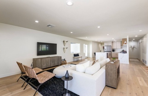 Biltmore Highlands House | Breezy 3BR | Private Pool + Chef’s Kitchen + More