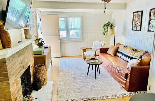 San Diego Cottage | Breezy Bayside Escape — Cottage with Patio in Heart of Mission Beach