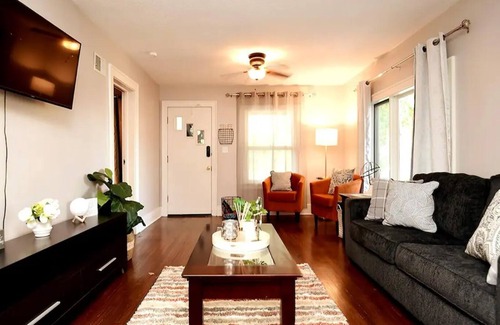 Aksarben - Elmwood Park House | Breezy Blue House 3 minute walk to Foods and Fun.