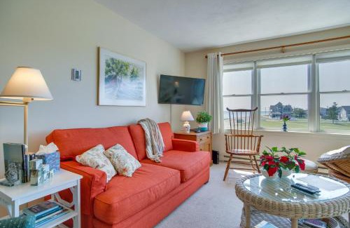 Oak Bluffs Apartment | Breezy Oak Bluffs Condo - Steps to Inkwell Beach!