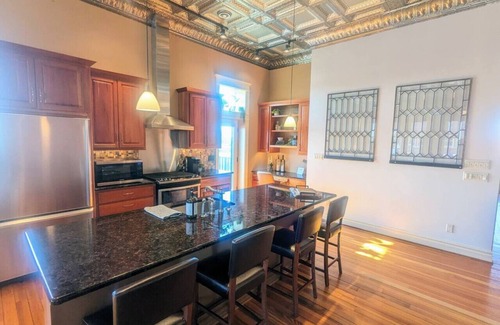 Waverly Apartment | Bremer Avenue Penthouse