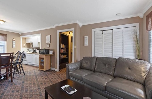 Goodlettsville House | Brenda Lee History 2BR Villa | Pool, Hot Tub