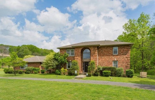 Goodlettsville House | Brenda Lee History 2BR Villa | Pool, Hot Tub