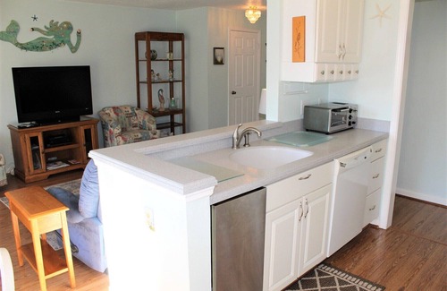 Manteo Condo | Breton Bay Hideaway - Buccaneer Village 314