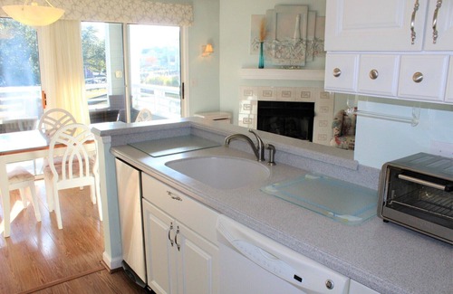 Manteo Condo | Breton Bay Hideaway - Buccaneer Village 314