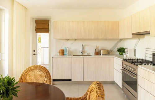 Dunmore Town House | Brett's Home 3 bed/3 bath home & 1 bed/1 bath guest cottage & plunge pool