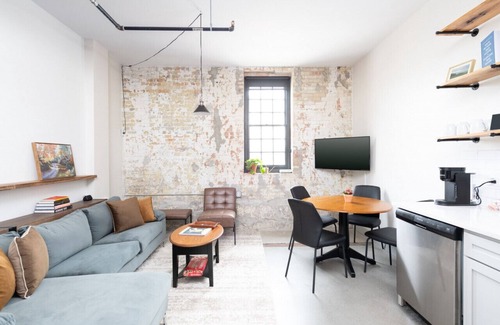 Westown Apartment | Brewery District 2-Story 2BR Apt Near Fiserv with Rooftop Gym and Parking