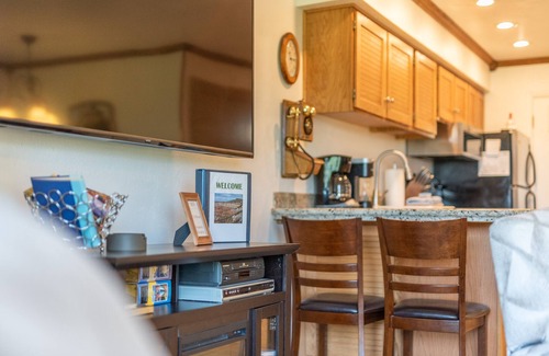 Brian Head Condo | Brian Head Ski Condo, 2 Bed, 2 Bath, Pool, Jacuzzi, Main Building, Elevator