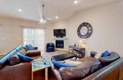 Westlake Corner House | Briarcliff