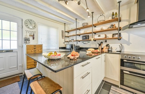 Milton Combe Cottage | Briardene Cottage- Idyllic Country Cottage with Private Hot Tub