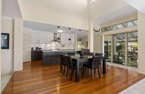 Banksia Beach House | Bribie Bliss: Luxe Canal Living