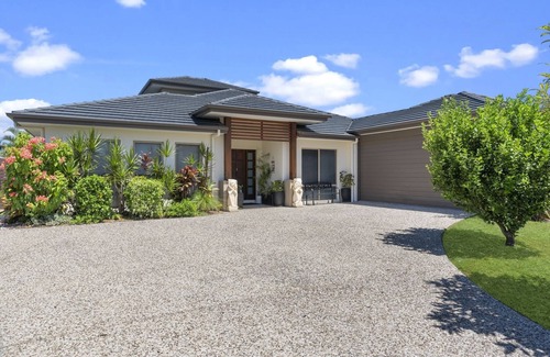 Banksia Beach House | Bribie Bliss: Luxe Canal Living