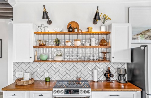 Canal Fulton Apartment | Brick Loft in Historic Downtown Canal Fulton