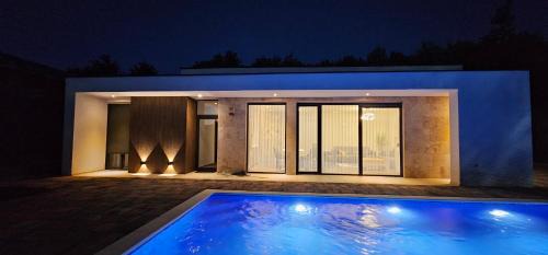 Bresalc Villa | Brick Villas - Poolside Bliss